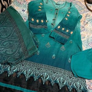 Lawn Salwar Kameez bust 44